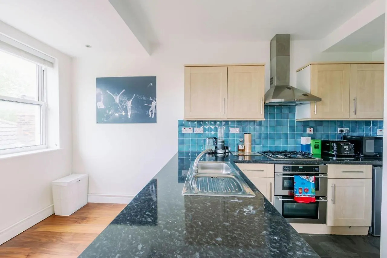 Pass The Keys Bright Apartment In Peckham With Free Parking London