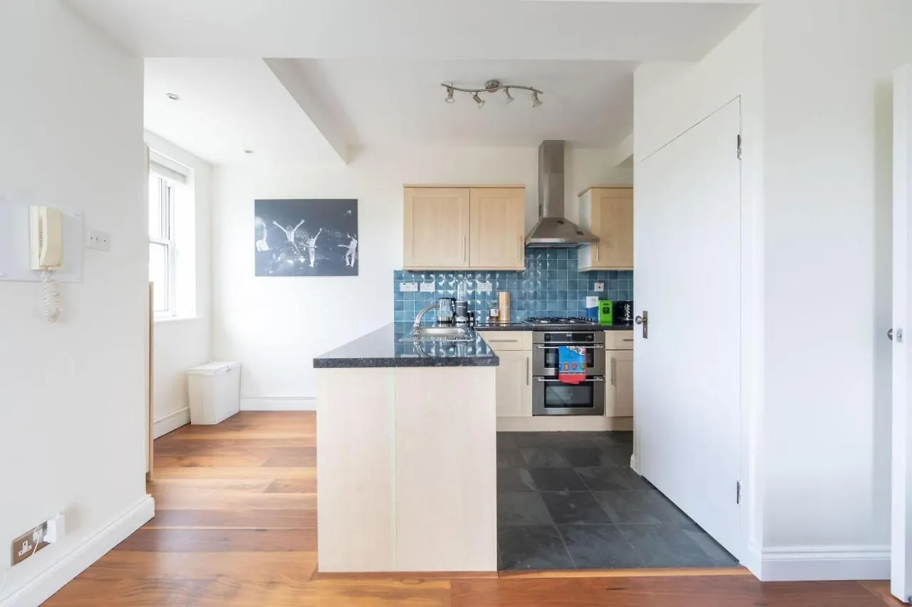 Pass The Keys Bright Apartment In Peckham With Free Parking London 0*,  United Kingdom